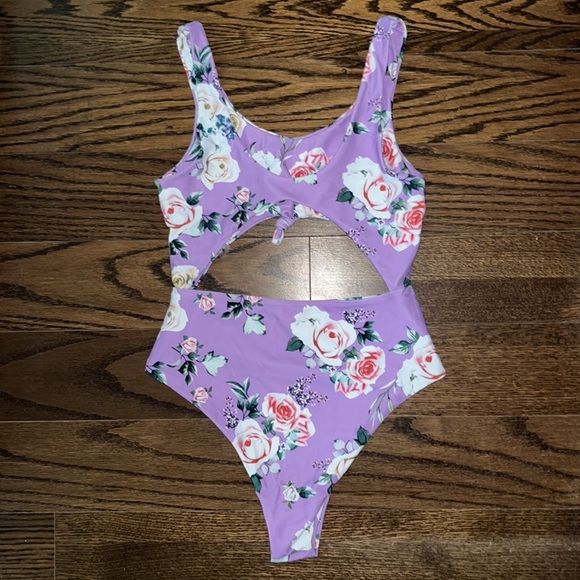 Shein 1 Piece Swimsuit - Picture 4 of 6